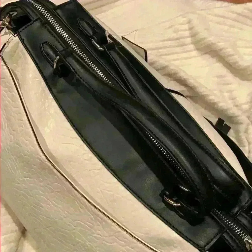 Satchel - Picture 4 of 7